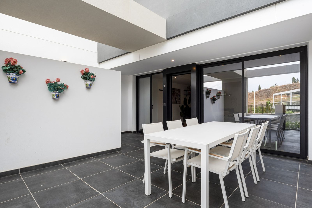 2 Bedroom Apartment in Mijas - Photo 19