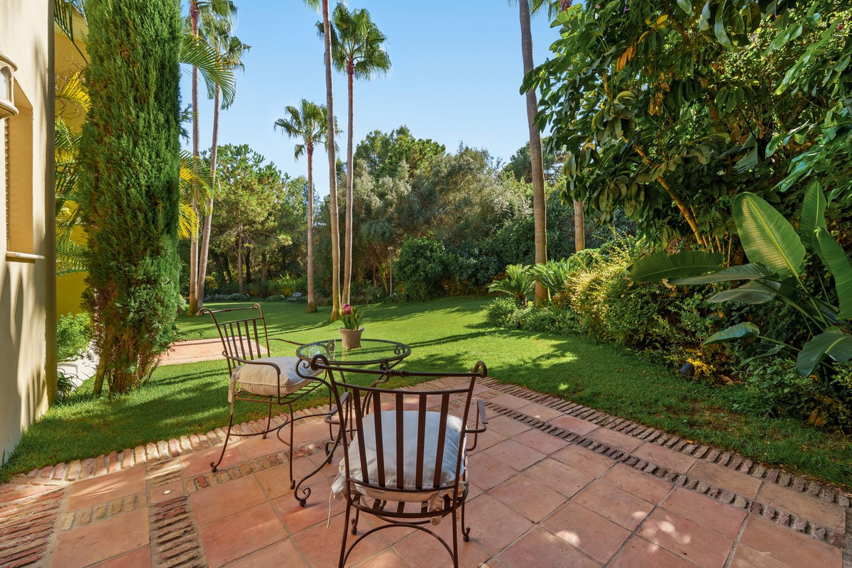6 Bedroom Villa in Marbella - Photo 14