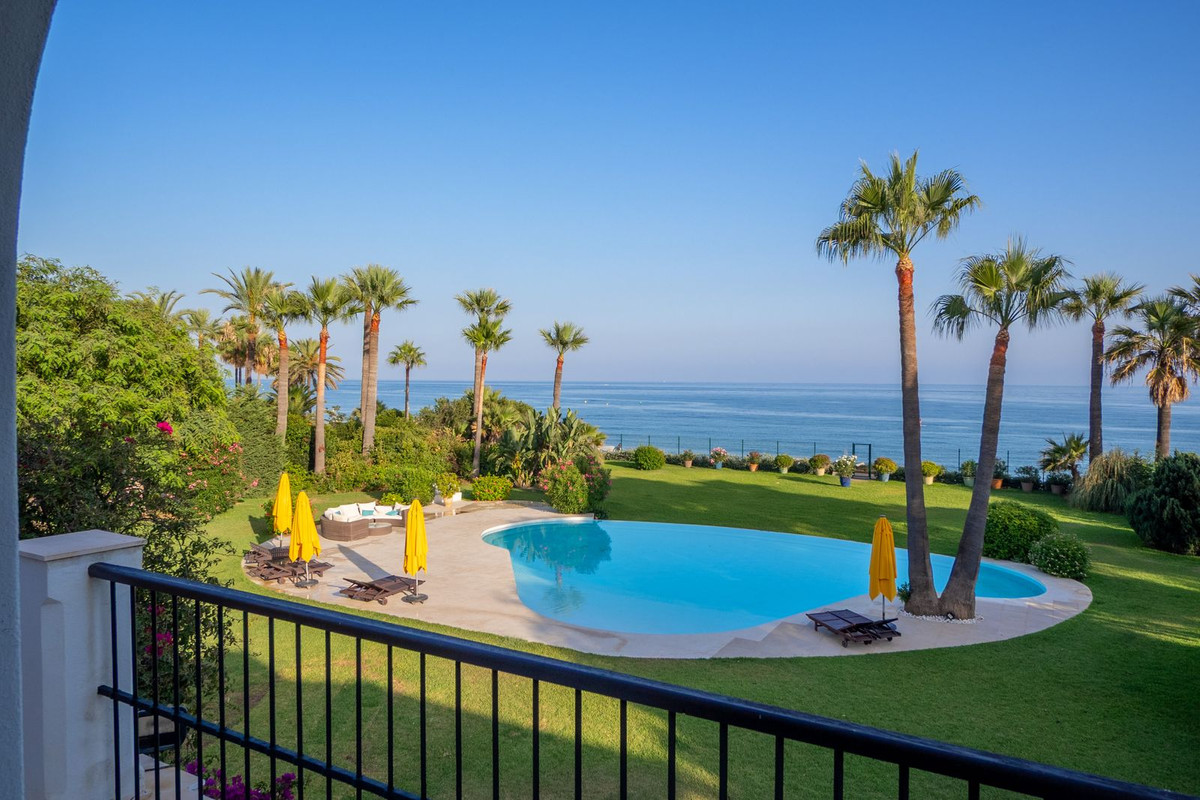 10 Bedroom Villa in Estepona - Photo 28