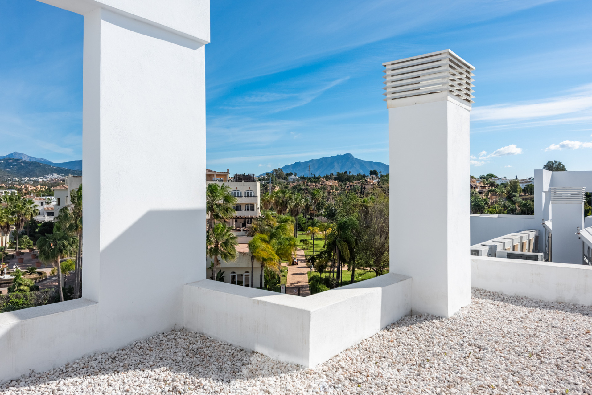 3 Bedroom Penthouse in Estepona - Photo 33
