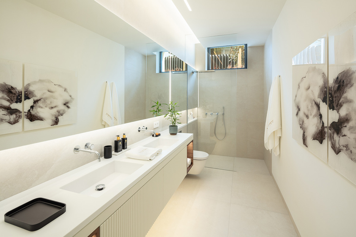 5 Bedroom Villa in Marbella - Photo 9