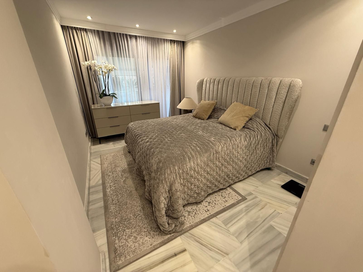 1 Bedroom Apartment in Estepona - Photo 9