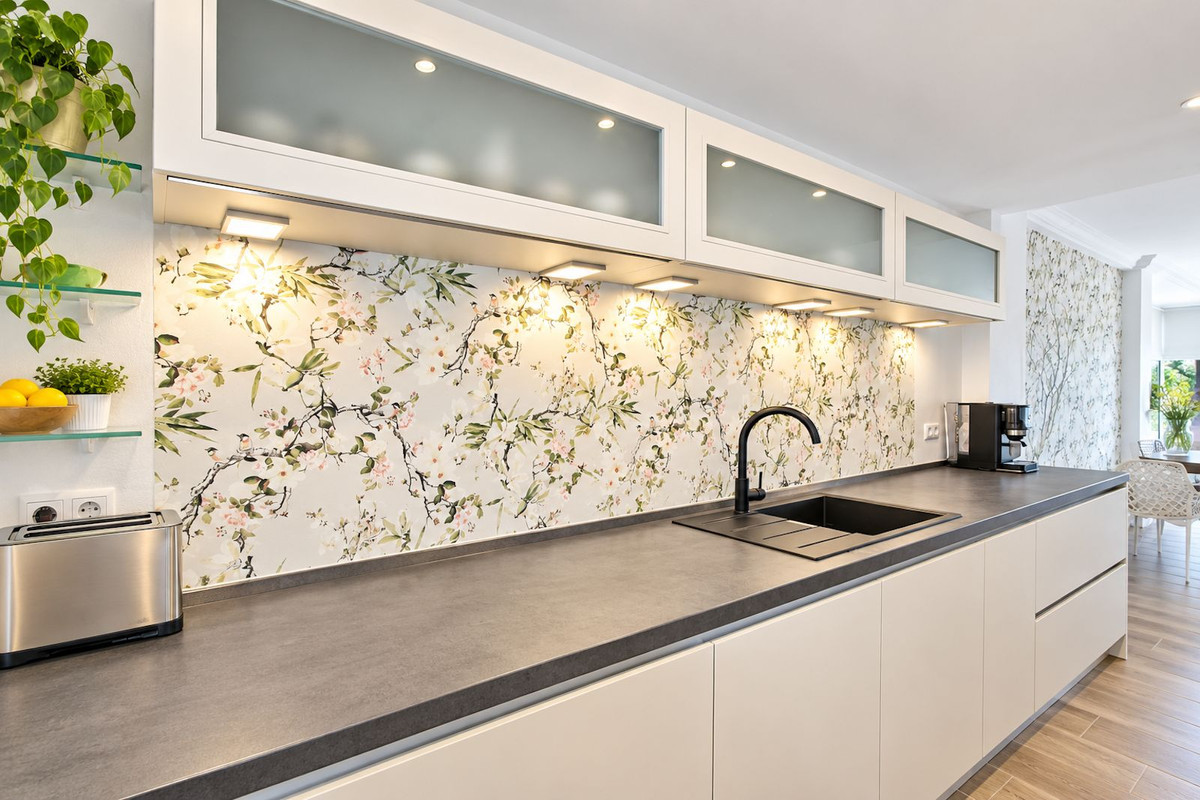 2 Bedroom Apartment in Marbella - Photo 8