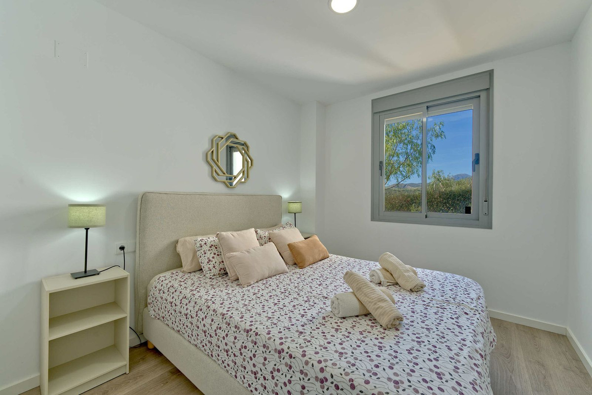 3 Bedroom Apartment in Estepona - Photo 11