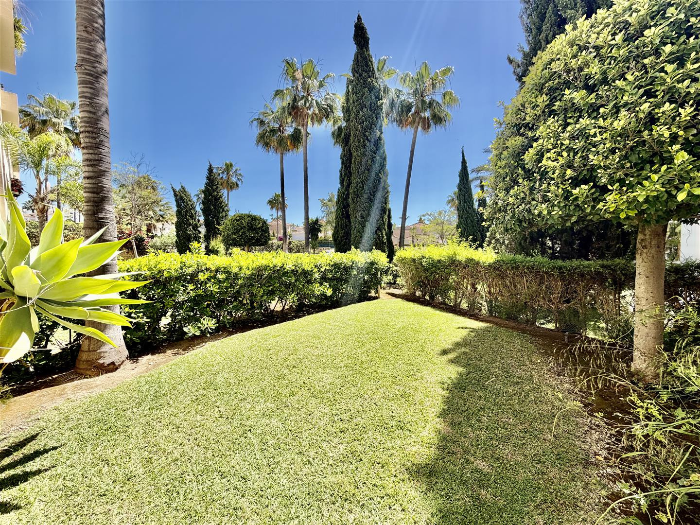 3 Bedroom Apartment in Marbella - Photo 2