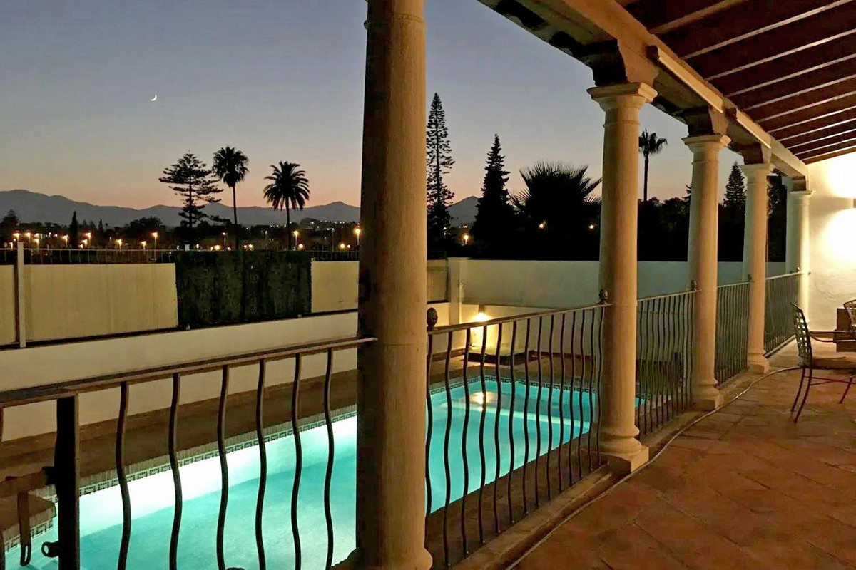 6 Bedroom Villa in San Pedro de Alcántara - Photo 6