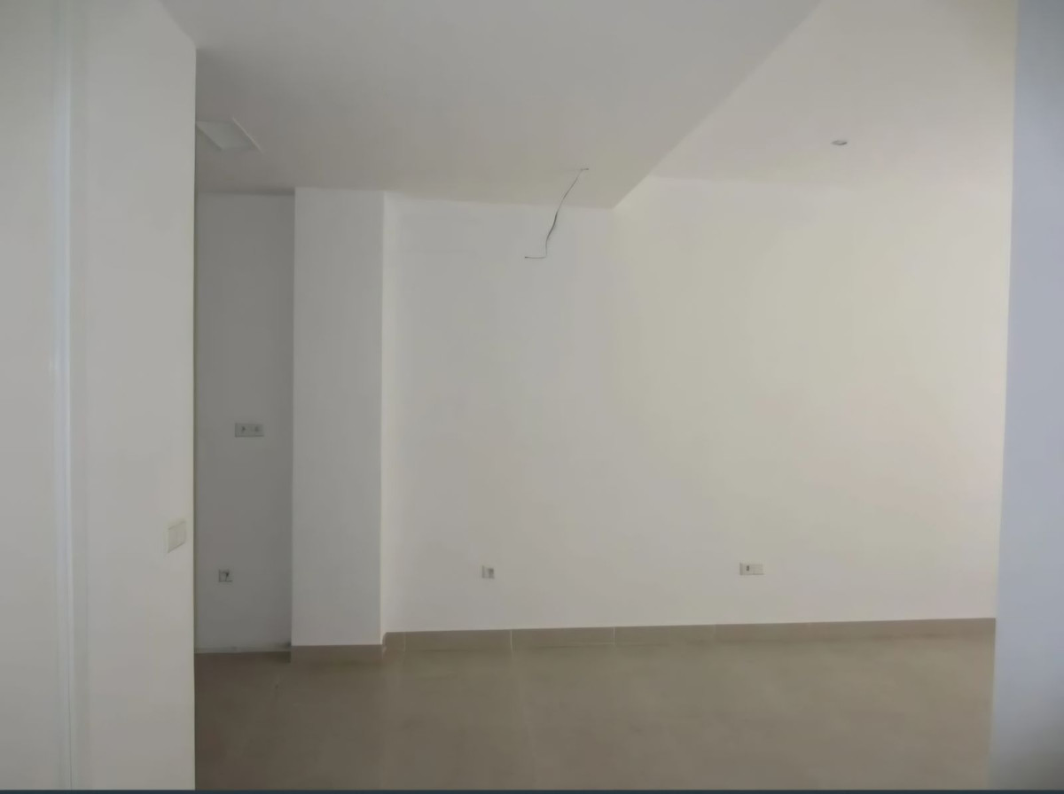 2 Bedroom Apartment in Fuengirola - Photo 13