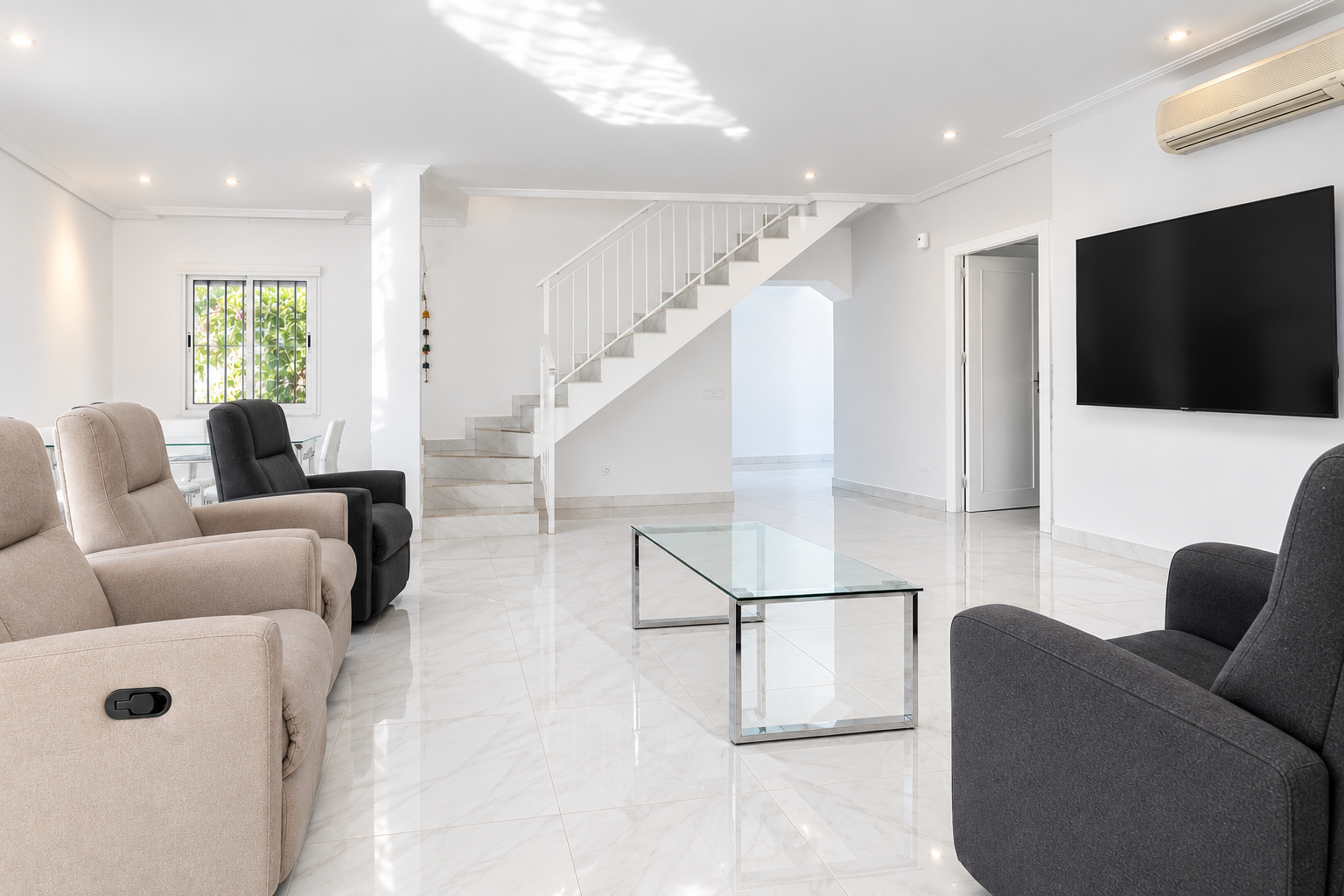 4 Bedroom Villa in Marbella - Photo 7