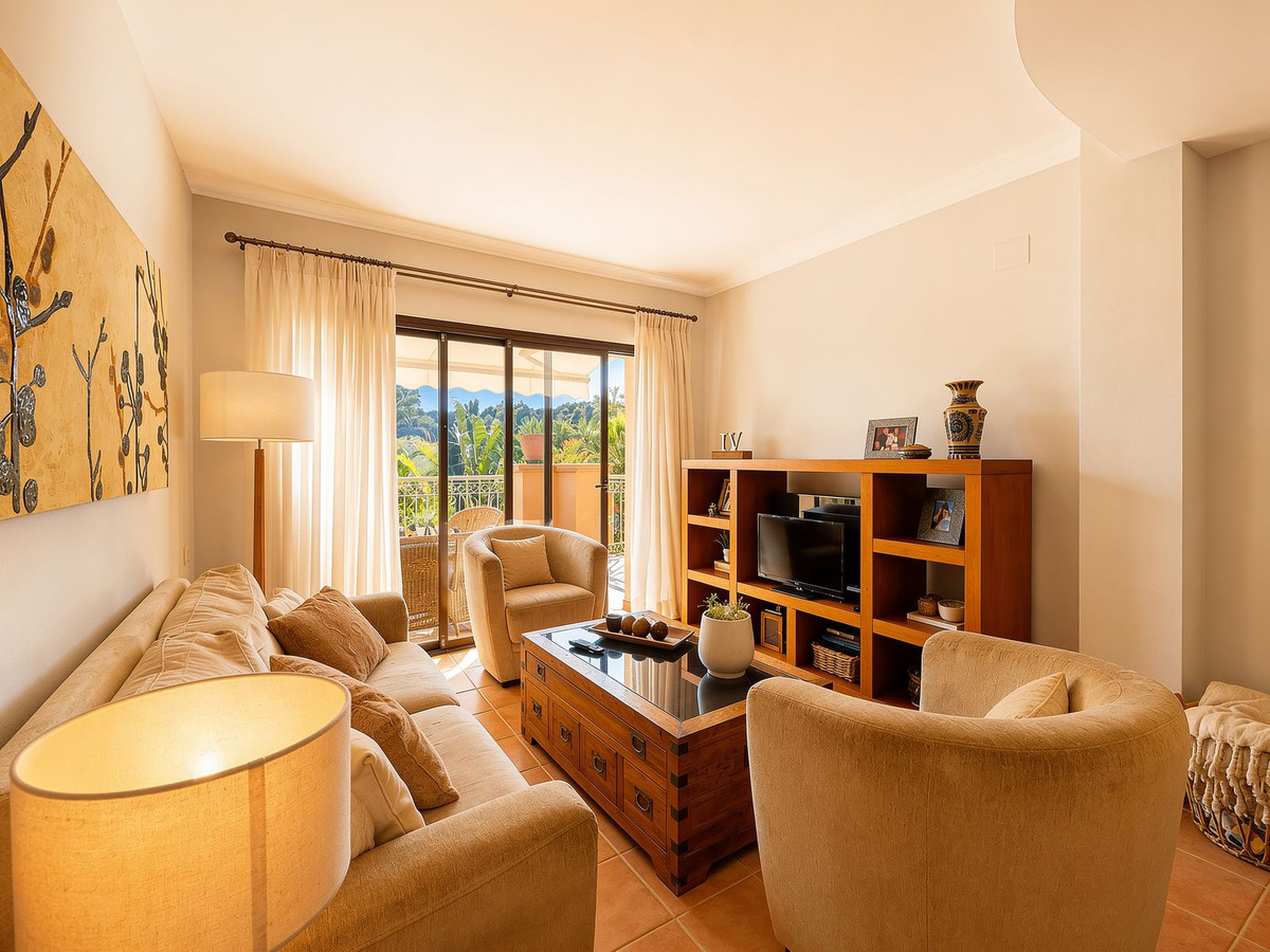 2 Bedroom Apartment in Marbella - Photo 4