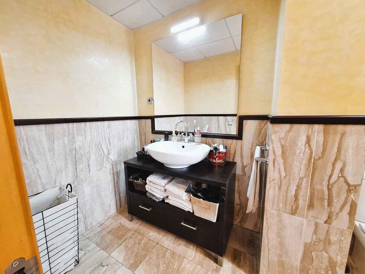 3 Bedroom Penthouse in Torremolinos - Photo 25