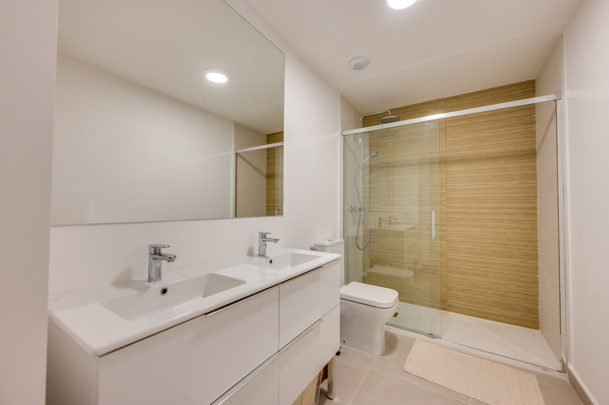 2 Bedroom Apartment in Estepona - Фото 20