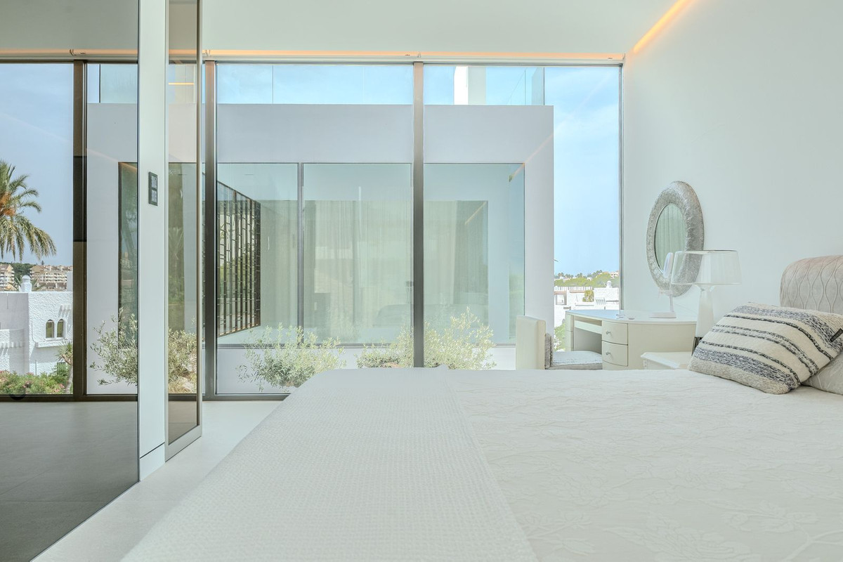 4 Bedroom Villa in Marbella - Photo 38