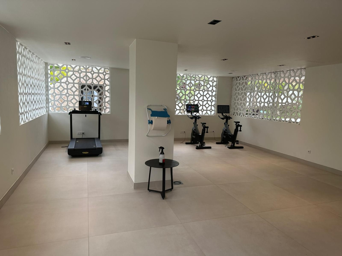 2 Bedroom Apartment in Marbella - Photo 39