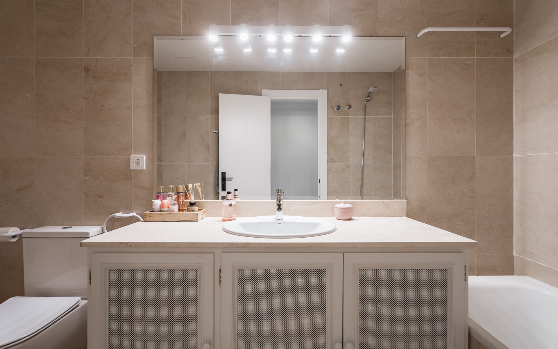 4 Bedroom Townhouse in Benahavís - Photo 15