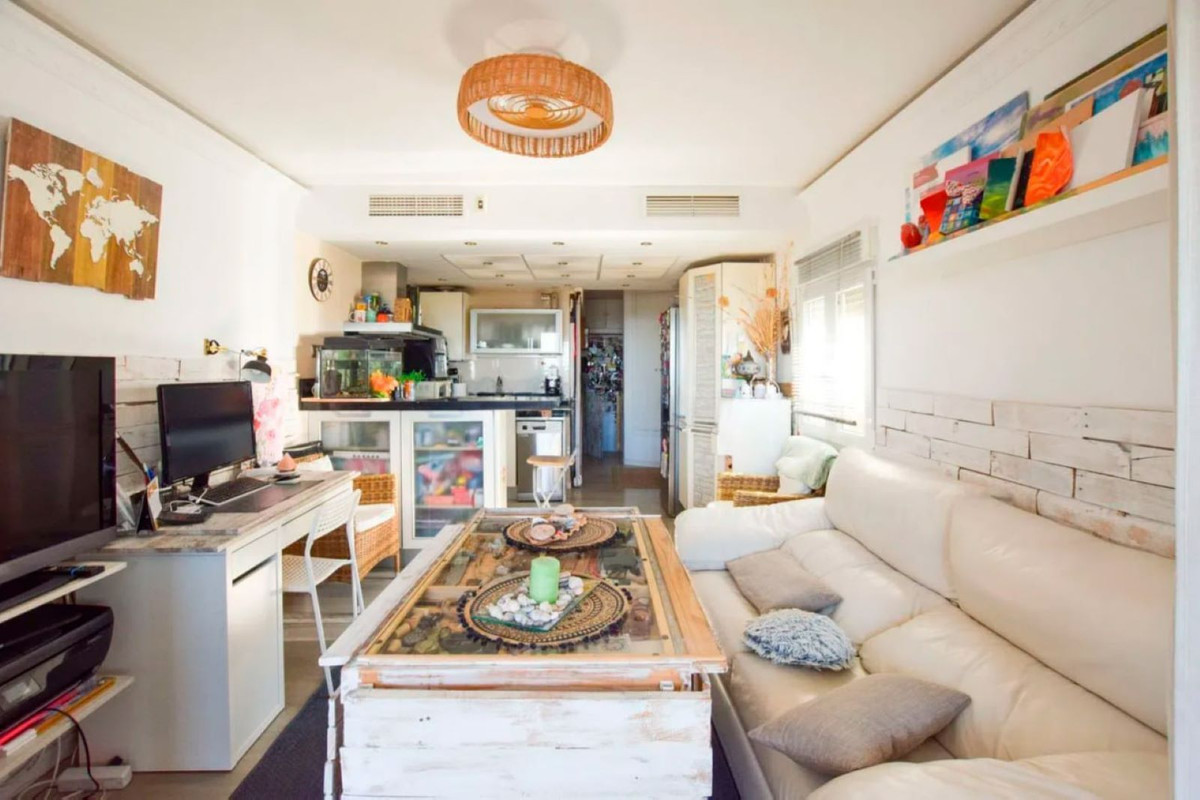 1 Bedroom Apartment in Estepona - Foto 2