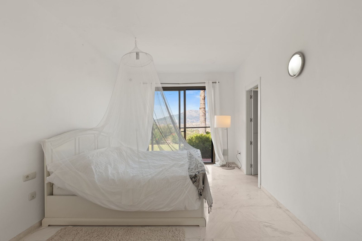 2 Bedroom Apartment in Marbella - Photo 9