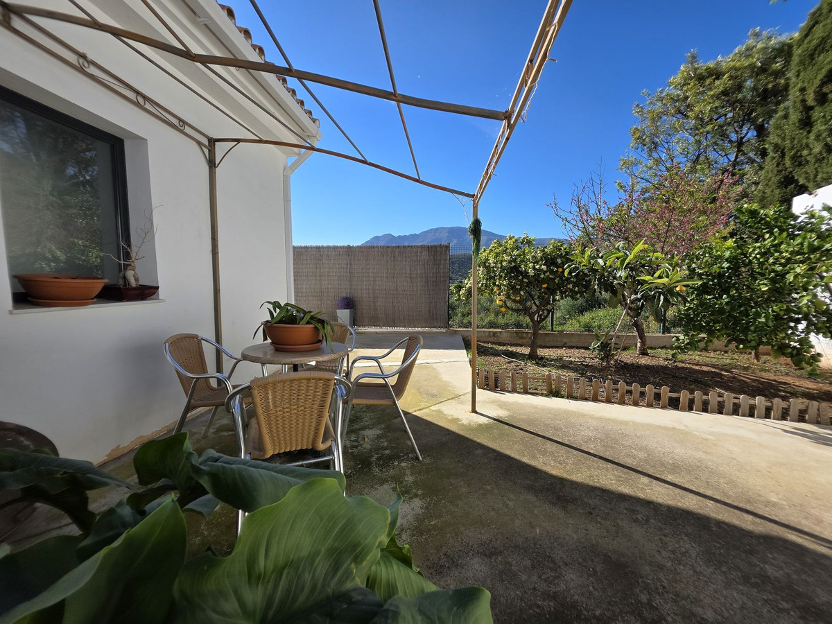 4 Bedroom Villa in Estepona - Photo 34