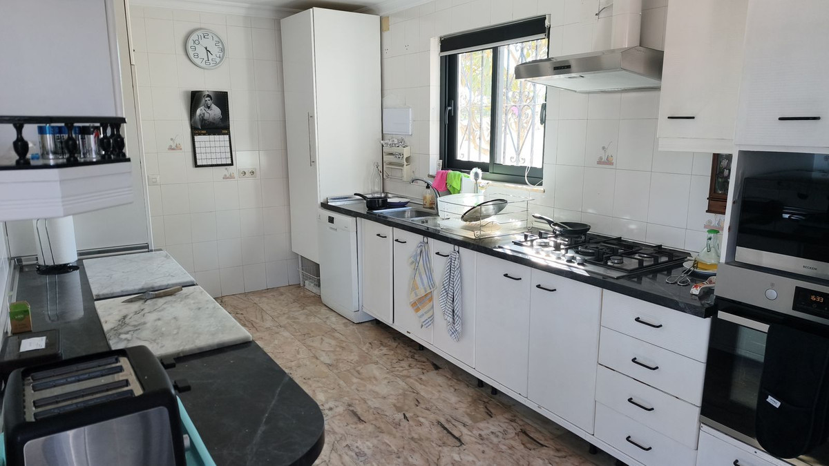 6 Bedroom Villa in Mijas - Photo 21
