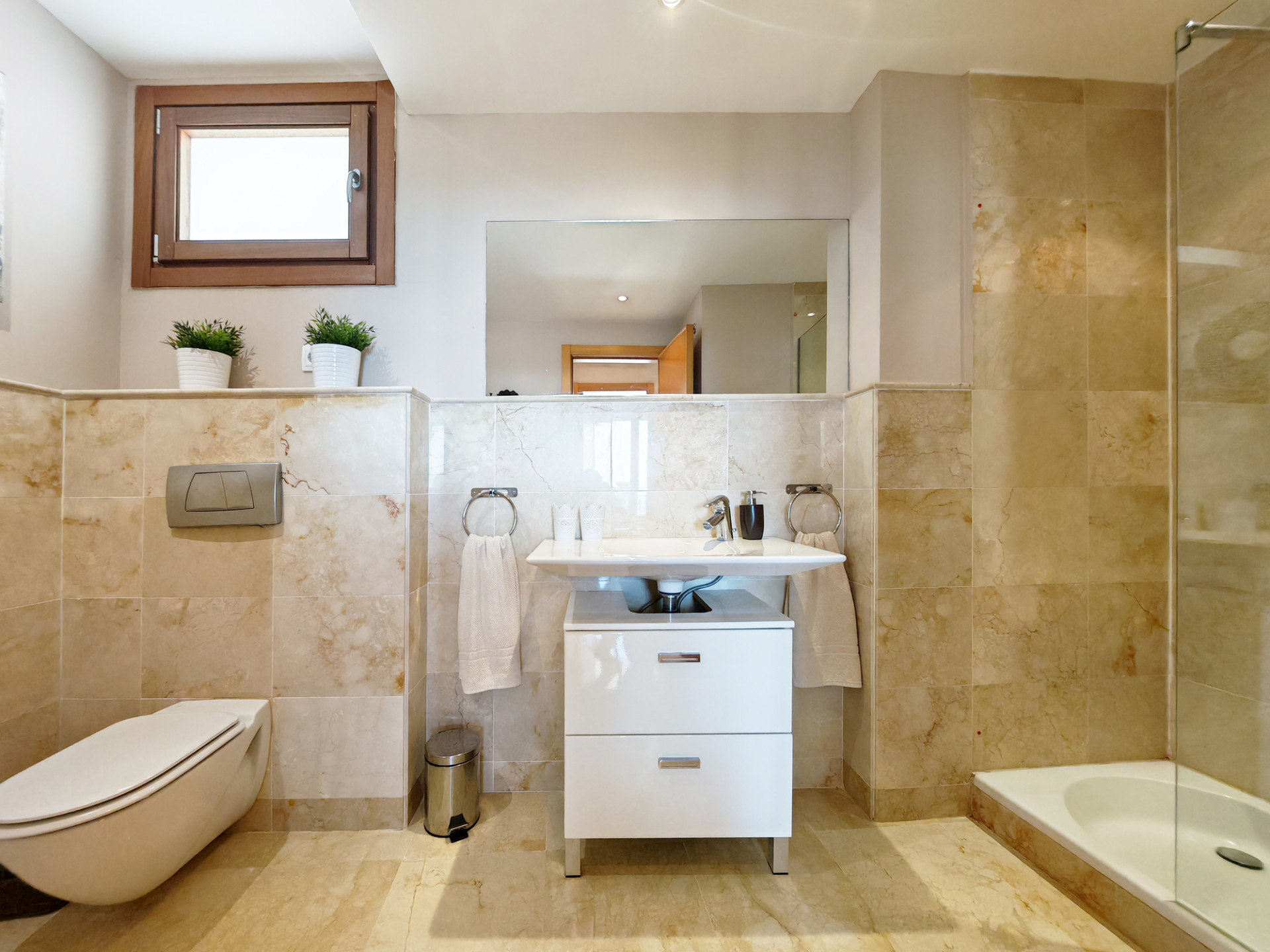 3 Bedroom Apartment in Marbella - Photo 13