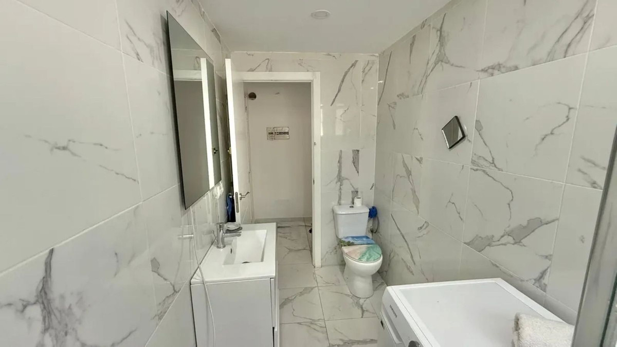 3 Bedroom Apartment in Benalmádena - Photo 15
