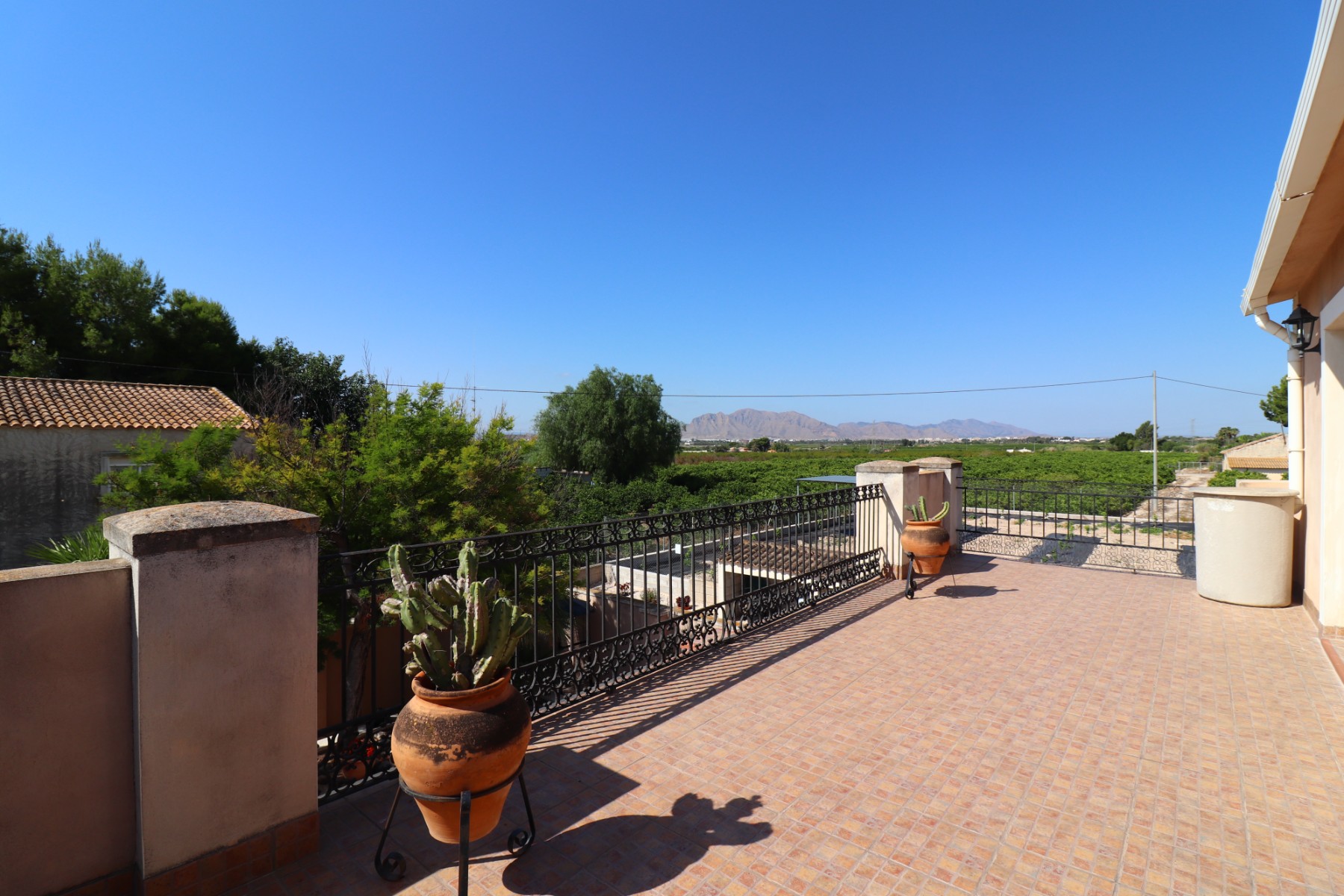 Chalet de 4 dormitorios en Alicante – Foto 4