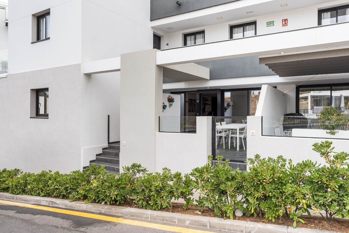 2 Bedroom Apartment in Mijas - Photo 7