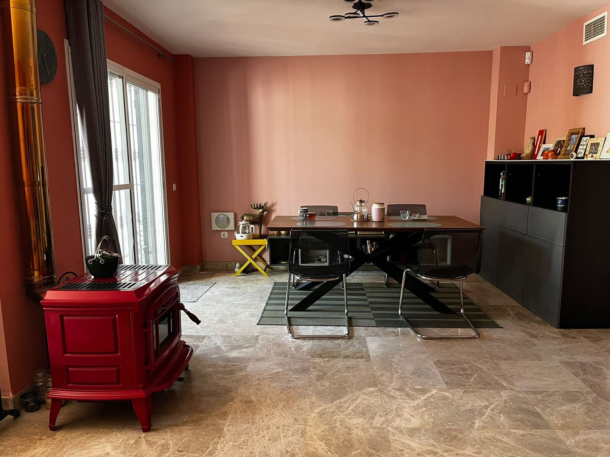 4 Bedroom Townhouse in Marbella - Photo 8