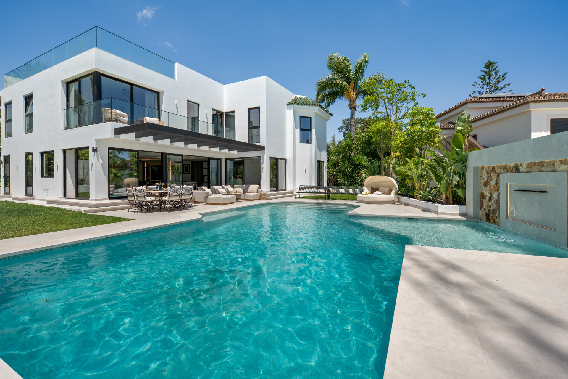 6 Bedroom Villa in Estepona - Photo 20