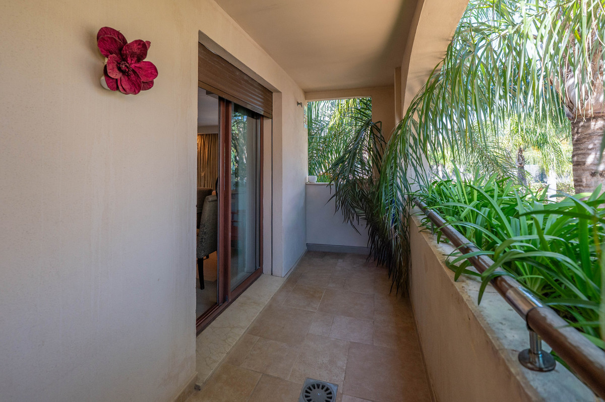 2 Bedroom Apartment in Marbella - Photo 28