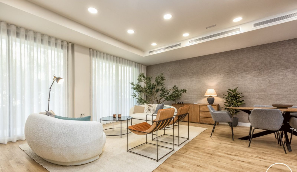 2 Bedroom Apartment in Fuengirola - Photo 33