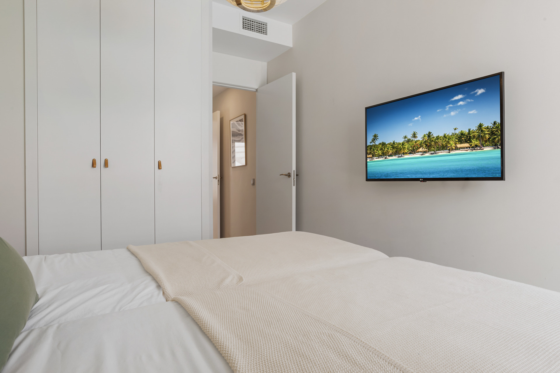 2 Bedroom Penthouse in Estepona - Photo 14