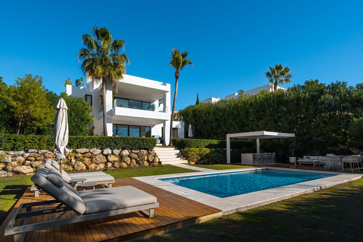 6 Bedroom Villa in Marbella - Photo 2