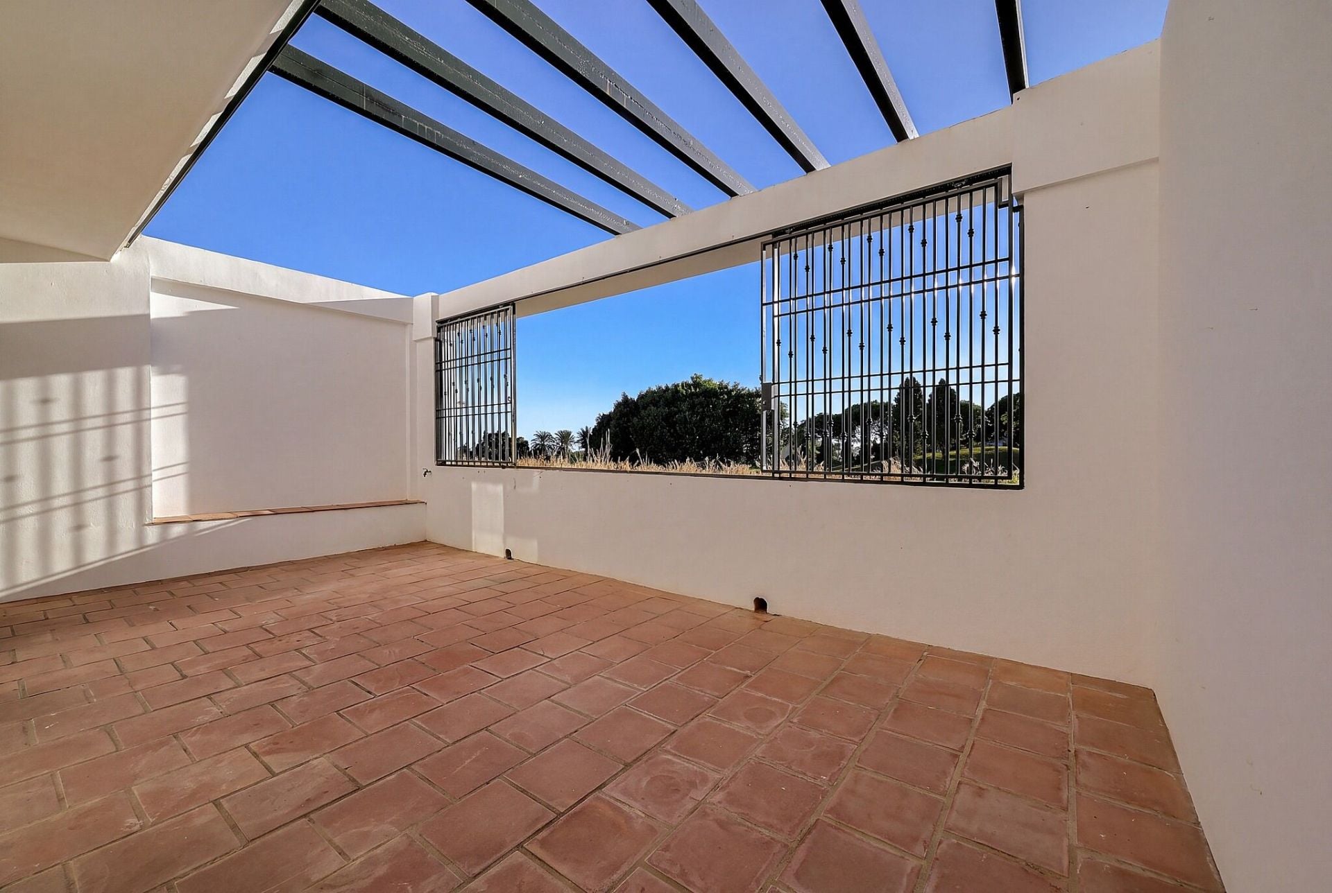 2 Bedroom Apartment in Benahavís - Photo 20