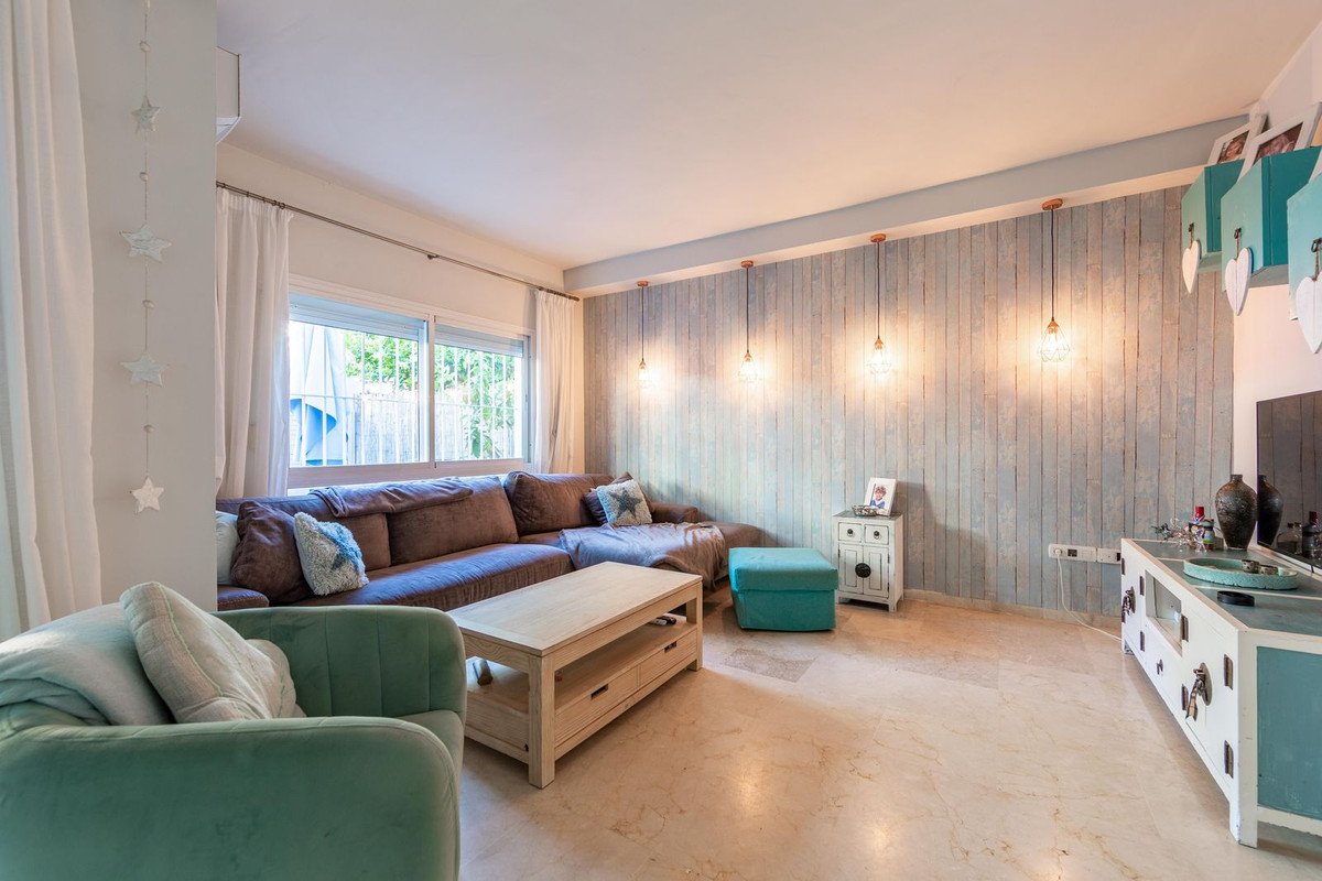 5 Bedroom Townhouse in San Pedro de Alcántara - Photo 4
