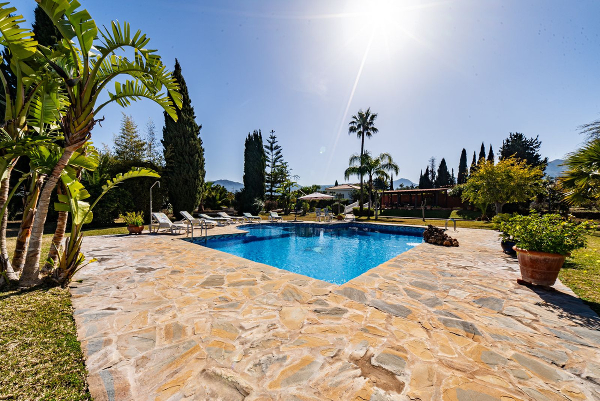 5 Bedroom Villa in Alhaurín de la Torre - Photo 7