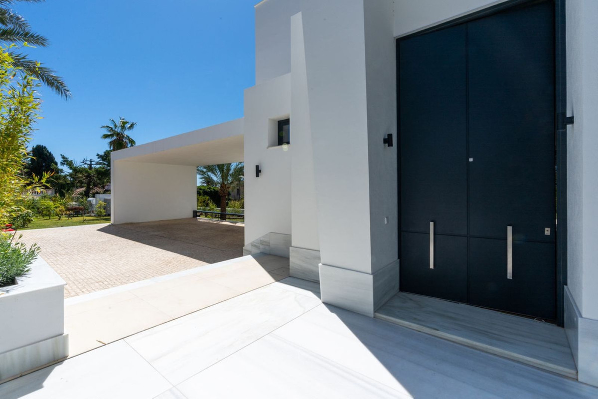 6 Bedroom Villa in Marbella - Photo 19