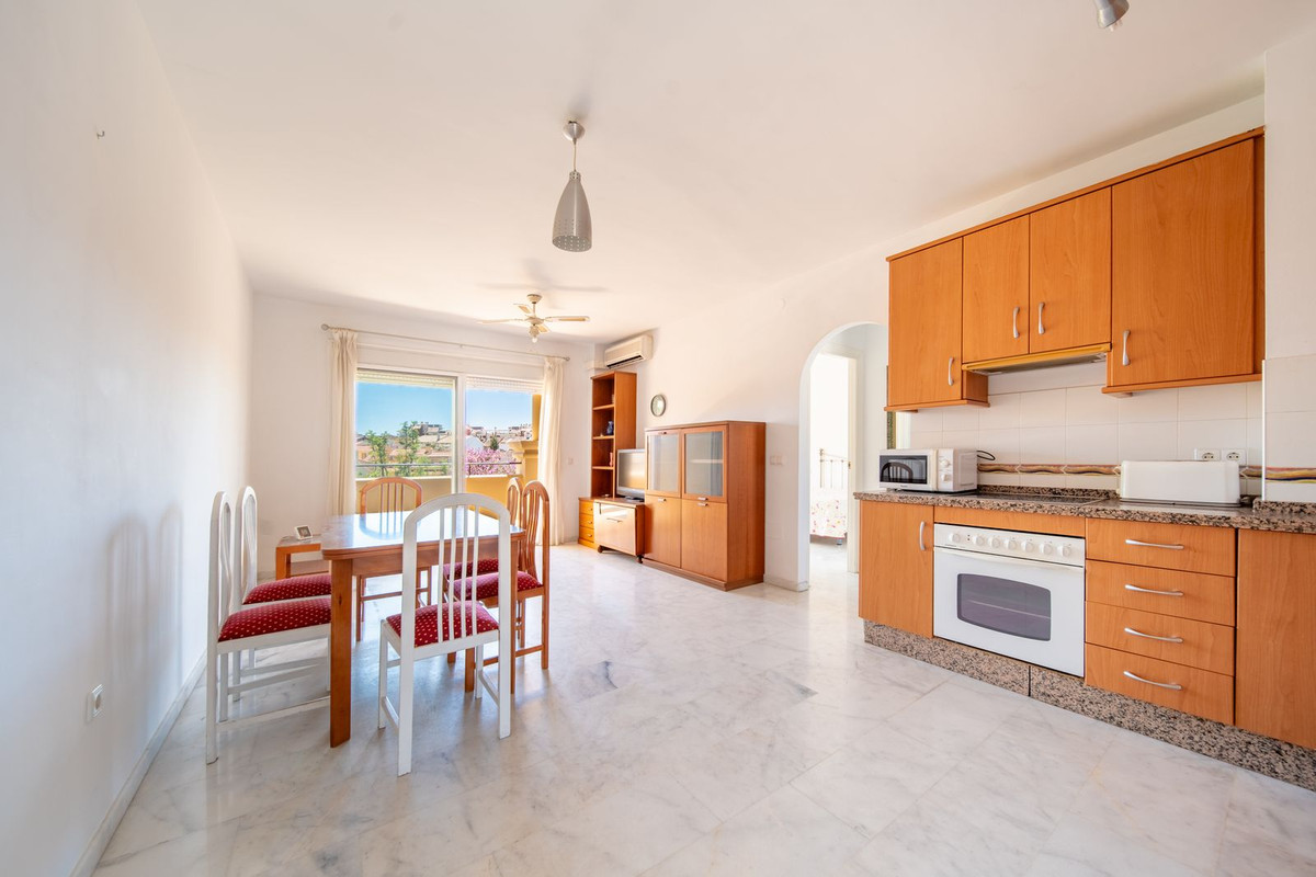 3 Bedroom Apartment in Fuengirola - Photo 3