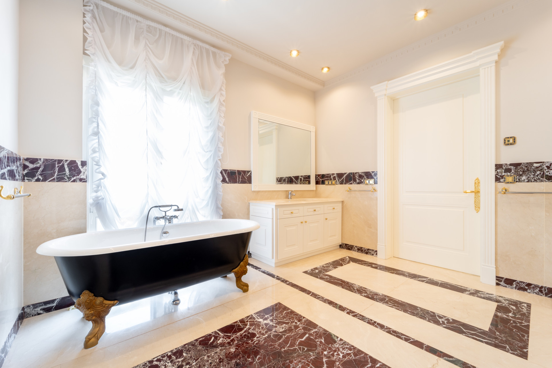 10 Bedroom Villa in Marbella - Photo 25