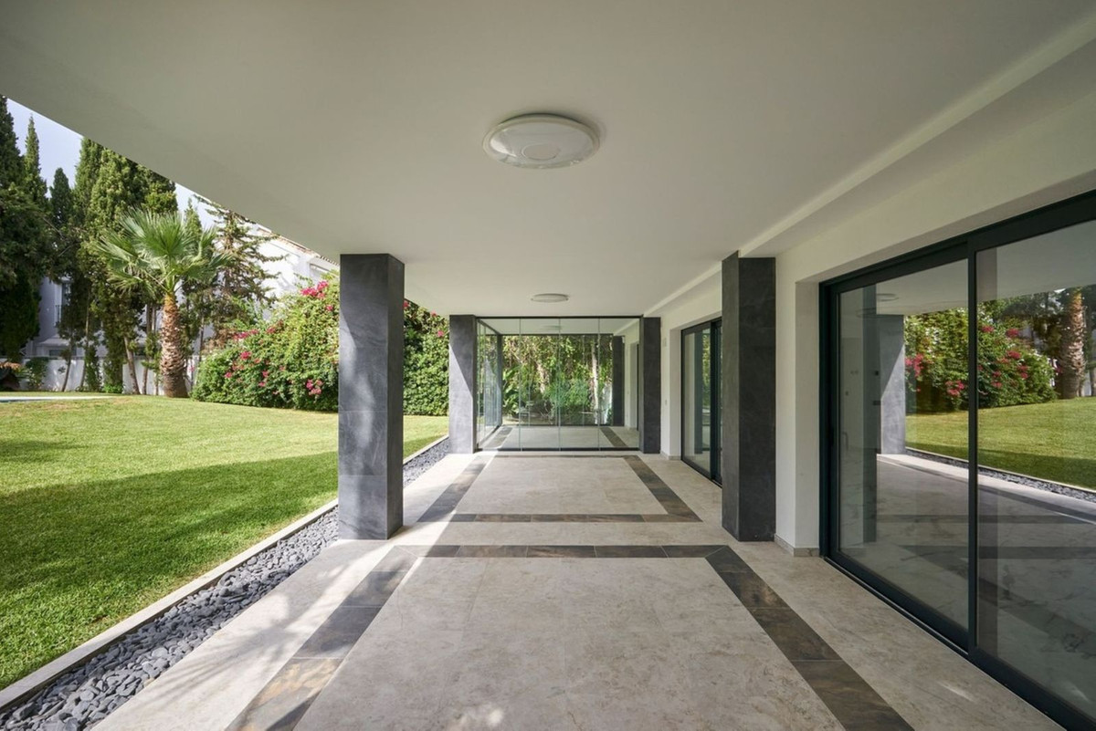 5 Bedroom Villa in Marbella - Photo 13