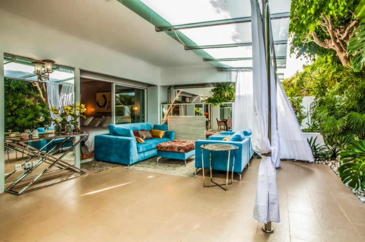 2 Bedroom Apartment in Marbella - Photo 4