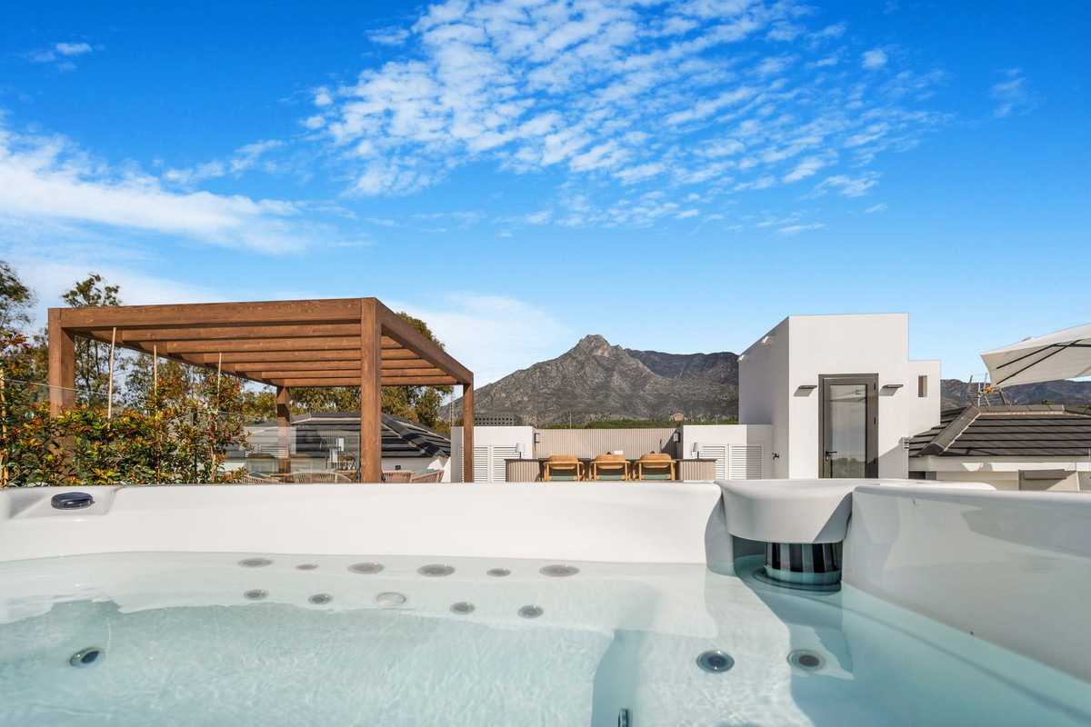 6 Bedroom Villa in Marbella - Photo 56