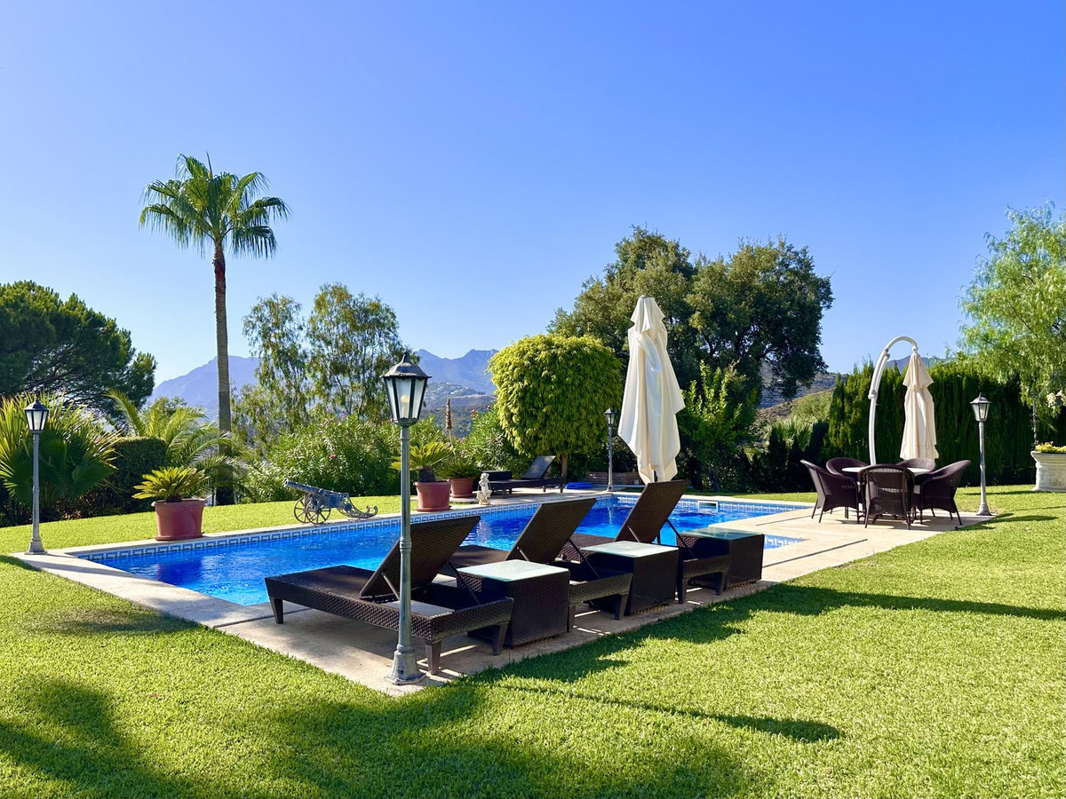 6 Bedroom Villa in Marbella - Photo 61