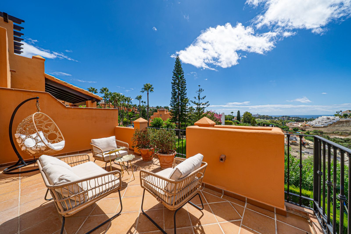 4 Bedroom Townhouse in Benahavís - Photo 17