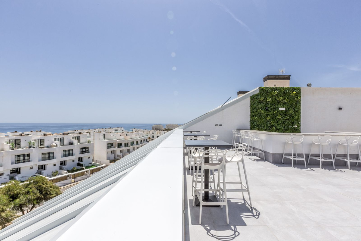 2 Bedroom Apartment in Fuengirola - Photo 25