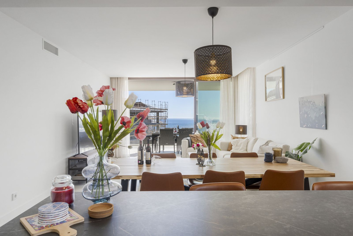 3 Bedroom Apartment in Fuengirola - Photo 2