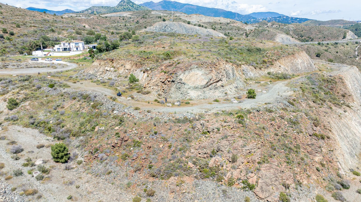 2,400 m² Plot in Benahavís - Photo 9
