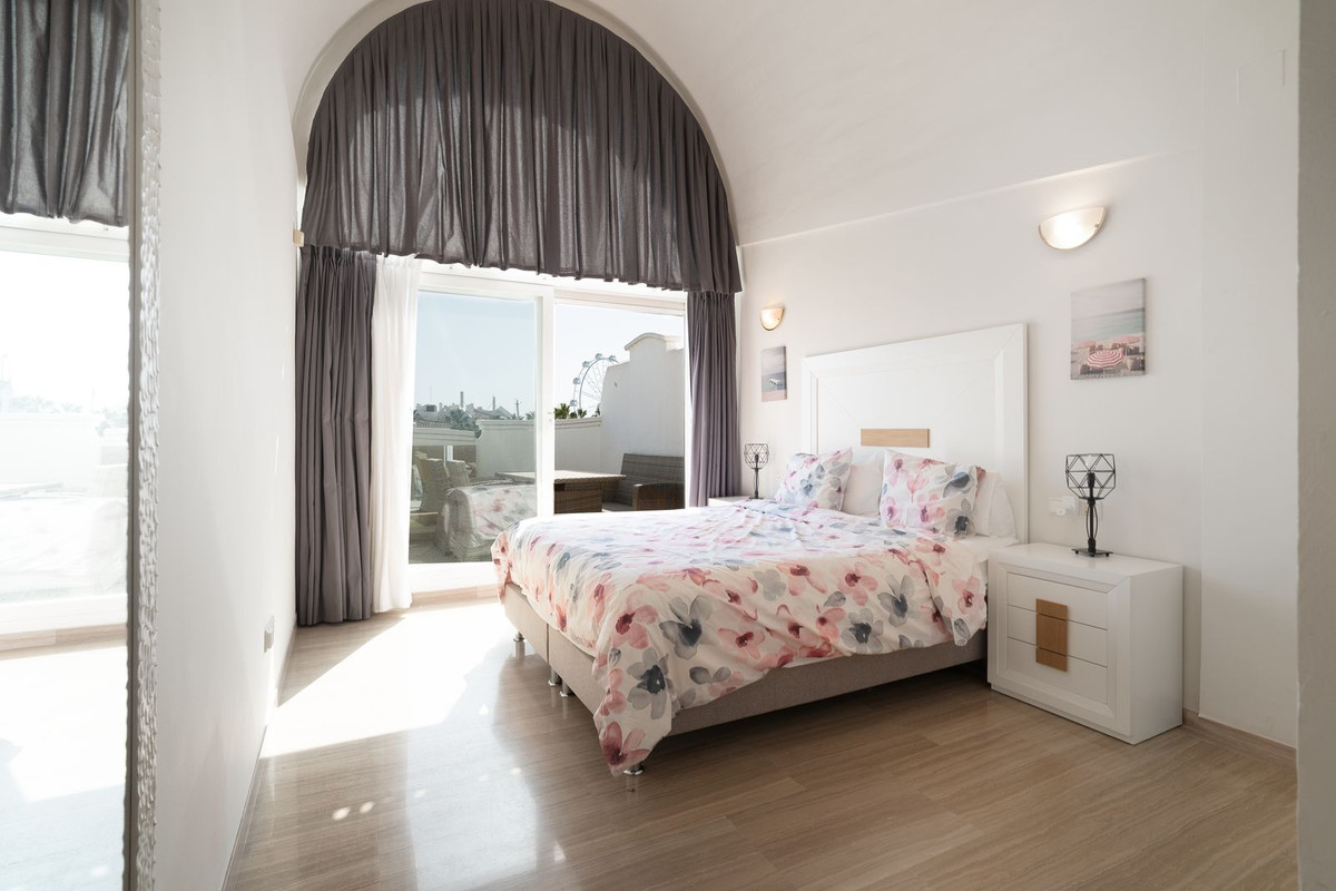 3 Bedroom Penthouse in Benalmádena - Photo 17