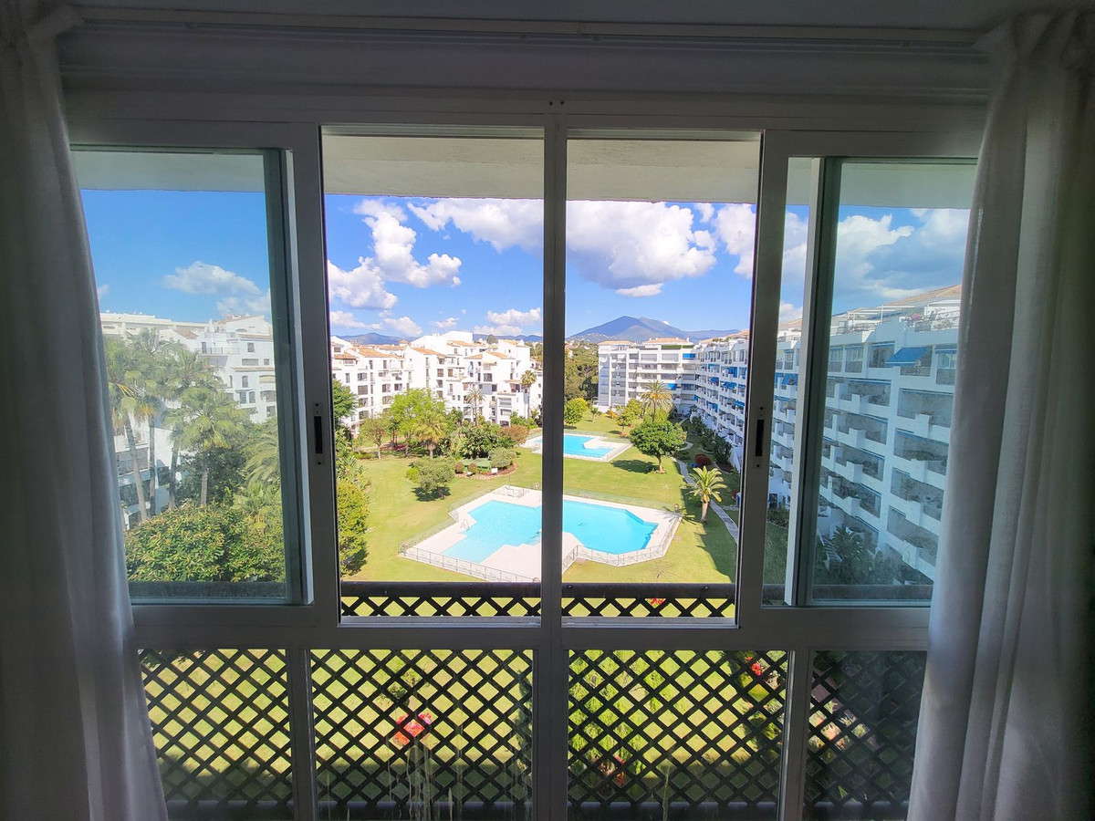 Piso de 4 dormitorios con piscina en Málaga – Foto 9