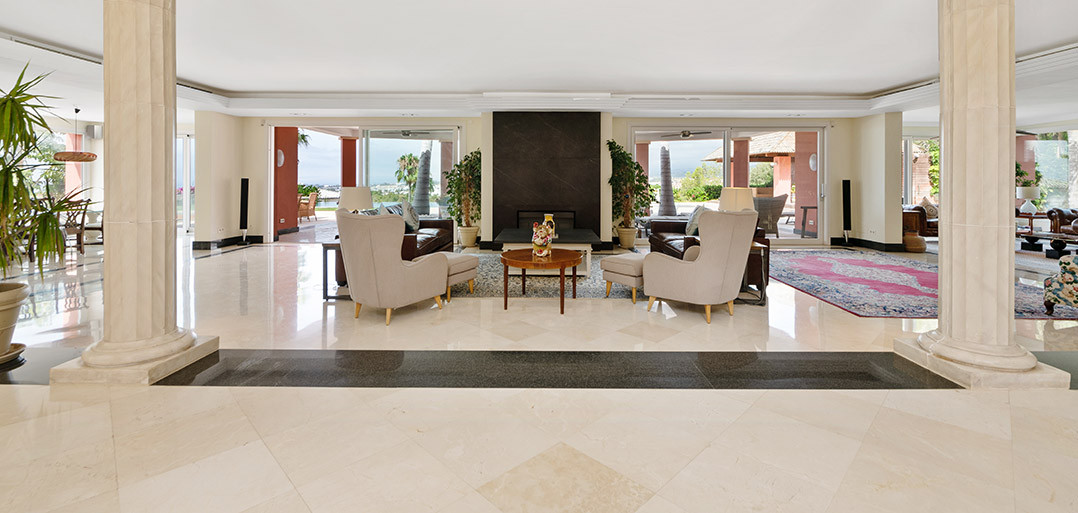 8 Bedroom Villa in Estepona - Photo 8