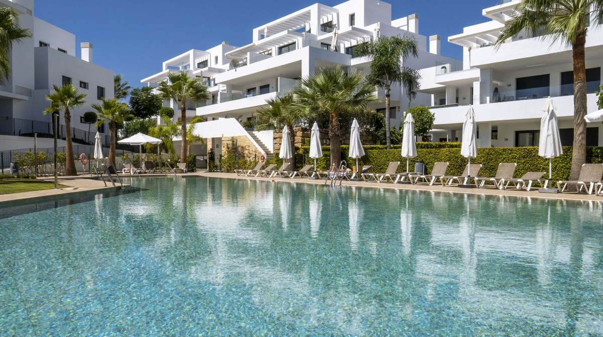 2 Bedroom Apartment in Estepona - Photo 21
